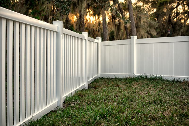 Vinyl Fence Replacement in Kansas City, MO